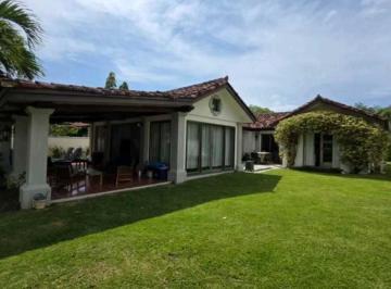 Casa · 367m² · 3 Recámaras · 2 Estacionamientos · Venta Casa Oportunidad Unica PH Los Portales Vistaal Lago Buenaventura