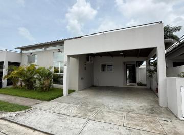 Casa · 125m² · 3 Recámaras · 2 Estacionamientos · Se Alquila Moderna Casa en Costa Sur - Acceso Directo a Áreas Sociales
