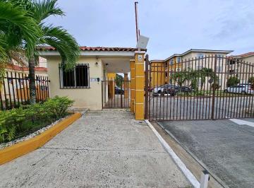 Apartamento · 69m² · 2 Recámaras · 2 Estacionamientos · Alquiler Apartamento Cantabria II Muy Cerca del Tren con Patio