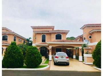 Casa · 3 Recámaras · 3 Estacionamientos · Venta/alquiler Casa en Clayton Village