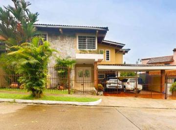 Casa de 4 habitaciones, Panamá · Venta de Amplia Casa Estratégicamente Ubicada en Dos Mares - Betania