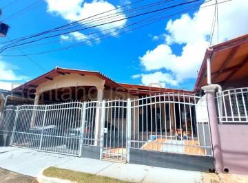 Casa de 3 habitaciones, San Miguelito · Venta de Casa en Brisas del Golf.