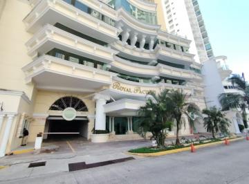 Apartamento · 136m² · 3 Recámaras · 2 Estacionamientos · PH Royal Pacific Apto. en Alquiler San Francisco Amoblado