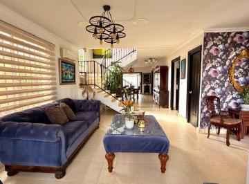 Casa · 374m² · 3 Recámaras · 2 Estacionamientos · Casa en Venta Condado del Rey, Residencial Paseo Dorado