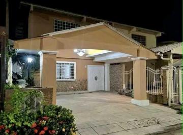 Casa · 3 Recámaras · 2 Estacionamientos · Alquilo Casa de Dos Pisos en Colinas de Cerro Viento