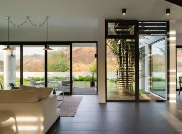 Casa · 315m² · 3 Recámaras · 2 Estacionamientos · Casa en Venta en Condado del Rey