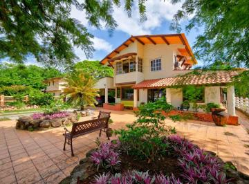 Casa de 4 habitaciones, Chame · Villa en Venta en Playa Malibu, Gorgona | Piscina y Energia Solar