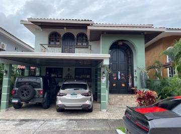 Casa · 272m² · 3 Recámaras · 2 Estacionamientos · Casa en Venta en Villas del Golf - Brisas del Golf