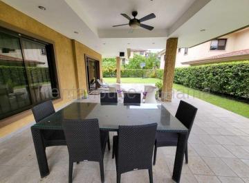 Casa de 5 habitaciones, Panamá · Rsw. Se Alquila Casa Esquinera Amoblada, 5 Recamaras con Baño, Jardín, Cbe