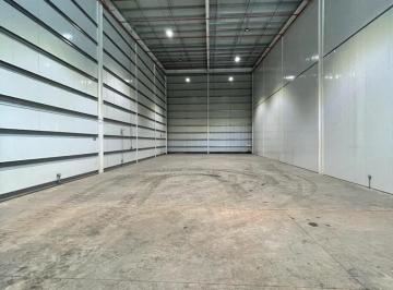 Bodega-Galpón-Depósito · 450m² · 2 Recámaras · 5 Estacionamientos · Galera en Tocumen Storage Complex | 450 m² | B/.3,200 + Itbms
