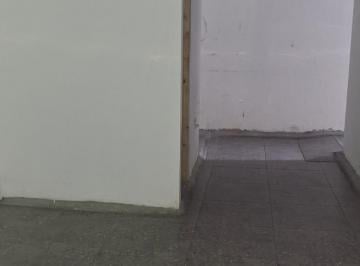 Local comercial · 70m² · 2 Estacionamientos · Alquilo Locales en Betania Ideal Para Almacenar.