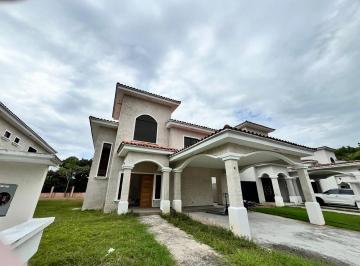 Casa de 3 habitaciones, Panamá · Alquiler y Venta de Casa Amoblada o Linea Blanca Clayton Forest Jp