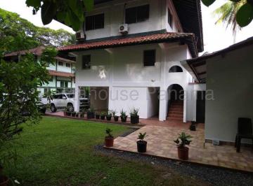 Casa de 4 habitaciones, Colón · Casa en Venta en Colón