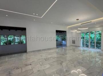 Casa de 5 habitaciones, Panamá · Amplia Casa en Venta en Altos del Golf