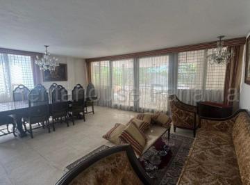 Casa de 4 habitaciones, Panamá · Casa en Calle 50 en Venta