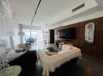 Apartamento de 2 habitaciones, Panamá · Venta de Apartamento en Ave Balboa 149 m² PH Yacht Club Tower
