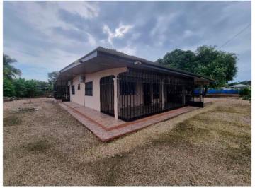 Casa de 2 habitaciones, Aguadulce · Venta de Casa en Via Principal de Salitrosa El Roble con 800 m² de Terreno Totalment Cercada