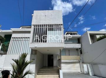 Casa · 348m² · 10 Recámaras · 6 Estacionamientos · Exclusiva Propiedad de Uso Mixto con Piscina en Punta Paitilla
