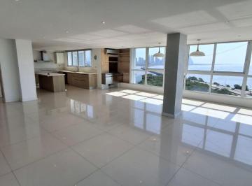 Apartamento de 3 habitaciones, Panamá · Sobre Las Rocas. 416 m 3r 3b Den 4est Remodelado $560,000sobre Las Rocascoco del Marno Tiene
