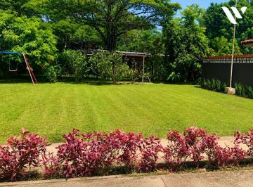 Casa · 420m² · 4 Recámaras · 4 Estacionamientos · Se Vende Casa en Las Cumbres en Urb. Cerrada