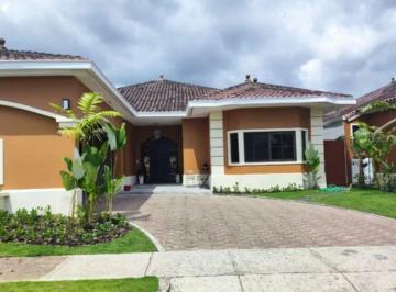 Casa de 3 habitaciones, Panamá · Alquilo Amplia Casa Remodelada en Costa Sur con Piscina