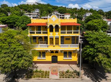 Edificio , Panamá · Casa Estudiante — Edificio de Renta con 14 Apartamentos Frente Al Instituto Nacional.