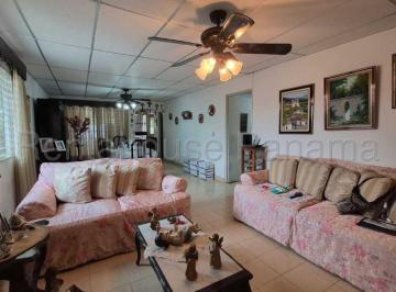 Casa de 4 habitaciones, Panamá · Venta Casa Villa de Las Fuentes