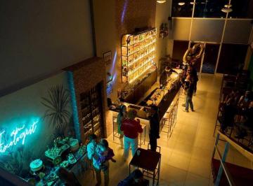 Local comercial · 140m² · 15 Estacionamientos · Venta Negocio en Bella Vista Cafe y Bar Restaurante Equipado Nrr