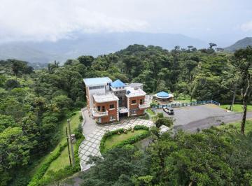 Casa de 3 habitaciones, Chame · Casa de Dos Plantas en Venta Sobre Doble Lote en Altos del María