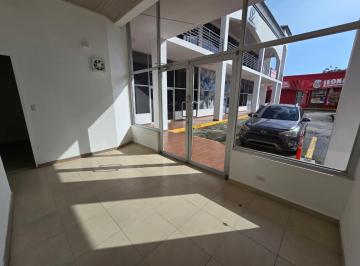 Local comercial · 80m² · 3 Recámaras · Alquiler de Local Comercial con Divisiones y Acabados en Albrook Aq