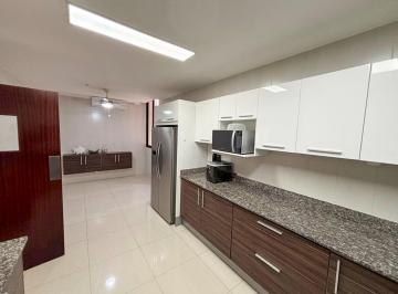 Apartamento · 172m² · 3 Recámaras · 2 Estacionamientos · Apartamento Amoblado en Costa del Este PH Brisa Marina