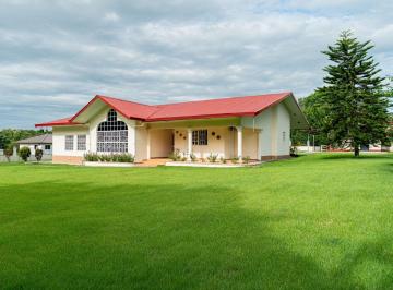 Casa de 3 habitaciones, Boquerón · La Casa de Tus Sueños con un Amplio Terreno en Boquerón.