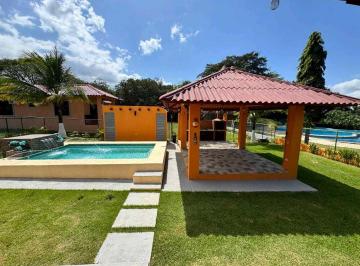 Casa · 2 Recámaras · Alquiler Casa Senderos de Anton Cerca del Valle de Anton con Piscina
