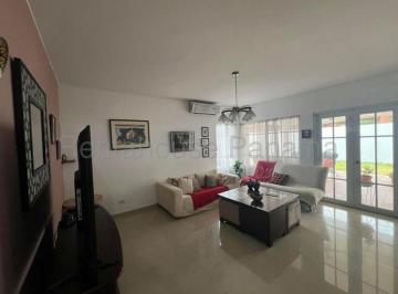 Casa de 4 habitaciones, Panamá · Venta de Casa en Costa del Este