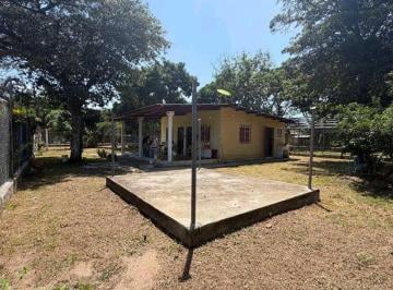 Casa · 646m² · 2 Recámaras · 3 Estacionamientos · Venta de Casa en Chiru Anton con Terreno de 646.61 m² Cercada