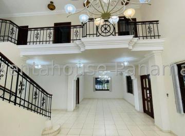 Casa de 4 habitaciones, Panamá · Amplia Casa en Venta en El Dorado