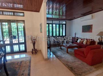 Casa de 4 habitaciones, Panamá · Casa en Venta en Altos del Golf. 26 - 4005.