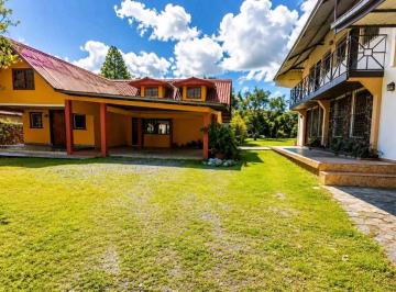 Casa de 8 habitaciones, Volcan · Venta de 2 Casa en Volcan Cercado