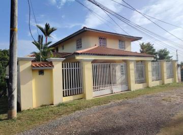Casa de 4 habitaciones, La Chorrera · Vendo Amplia Casa de 2 Pisos en La Chorrera