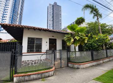 Local comercial , Panamá · Se Alquila Casa Para Uso Comercial a Pasos de Av Balboa