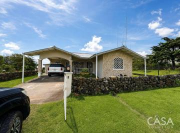 Casa de 3 habitaciones, Boquete · Casa de 3 Recámaras con Vistas a Las Montañas y Jacuzzi en Alto Boquete