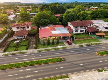 Casa de 8 habitaciones, Las Tablas · Propiedad de 8 Recámaras con Zonificación Comercial en Venta en Las Tablas, Los Santos