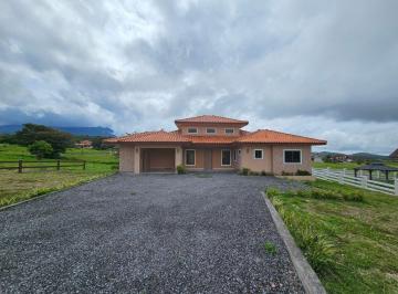 Casa de 3 habitaciones, Boquete · Vendo Casa Nueva Lista en Comunidad Equestre Boquete, Chiriqui, Panama