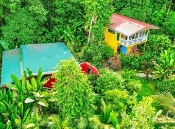 Casa de 3 habitaciones, Bocas del Toro · Propiedad de 3 Casas con Vistas Al Océano y La Selva en Venta en Paunch, Isla Colón, Bocas del Toro