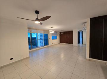Apartamento de 2 habitaciones, Panamá · Amplio Apartamento Recien Remodelado en El Cangrejo