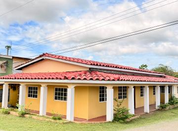 Casa de 5 habitaciones, Las Tablas · ¡Se Vende Amplia Casa en Santo Domingo, Las Tablas!