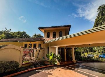 Casa · 700m² · 6 Recámaras · 6 Estacionamientos · Casa en Venta - Llanos de Curundú
