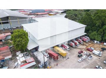 Bodega-Galpón-Depósito · 5408m² · 12 Estacionamientos · Se Alquila Galera Industrial en La Loceria