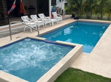 Casa de 3 habitaciones, San Carlos · Casa - Villa de Playa, Piedras Gordas, Panama: con Piscina Privada y Jacuzzi