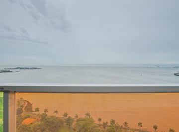 Apartamento · 104m² · 2 Recámaras · 1 Estacionamientos · Apartamento con Balcón y Vista Al Mar en Av Balboa, P. H. Element